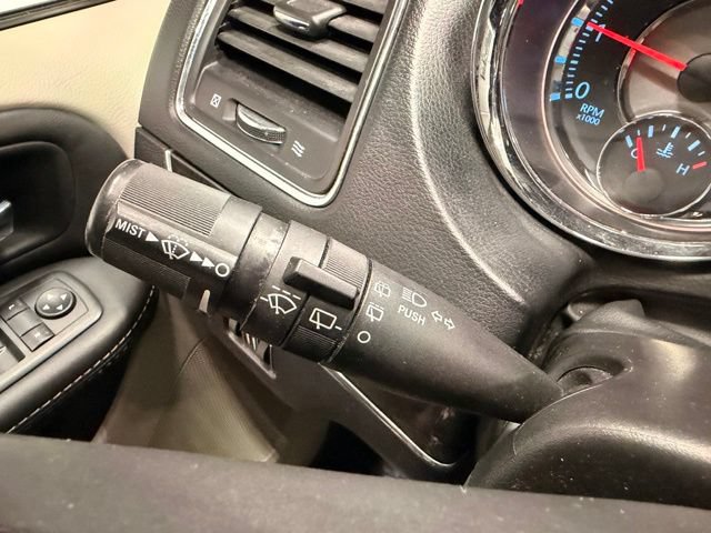 Used 2015 Chrysler Town & Country Touring-L w/ Driver Convenience Group FWD image 28