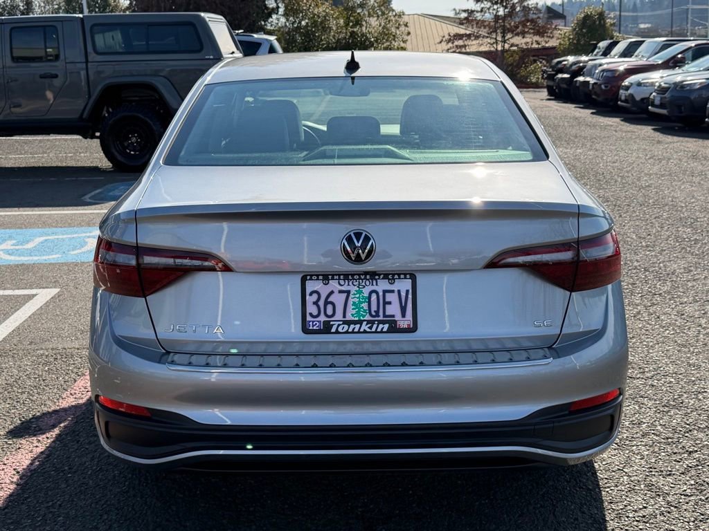 Used 2024 Volkswagen Jetta SE image 7