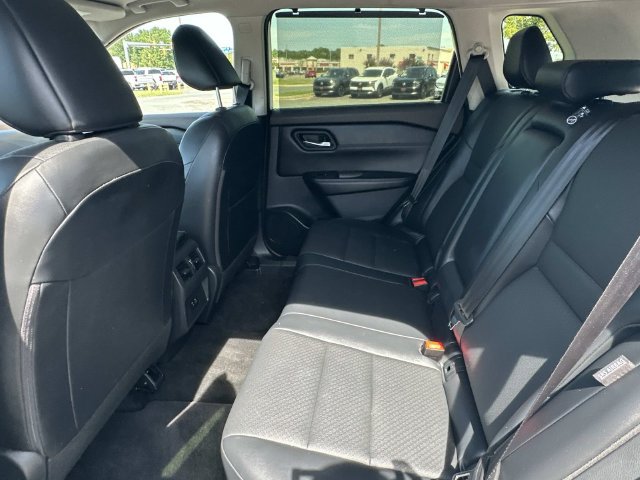Used 2023 Nissan Rogue SV w/ SV Premium B Package AWD/4WD image 15