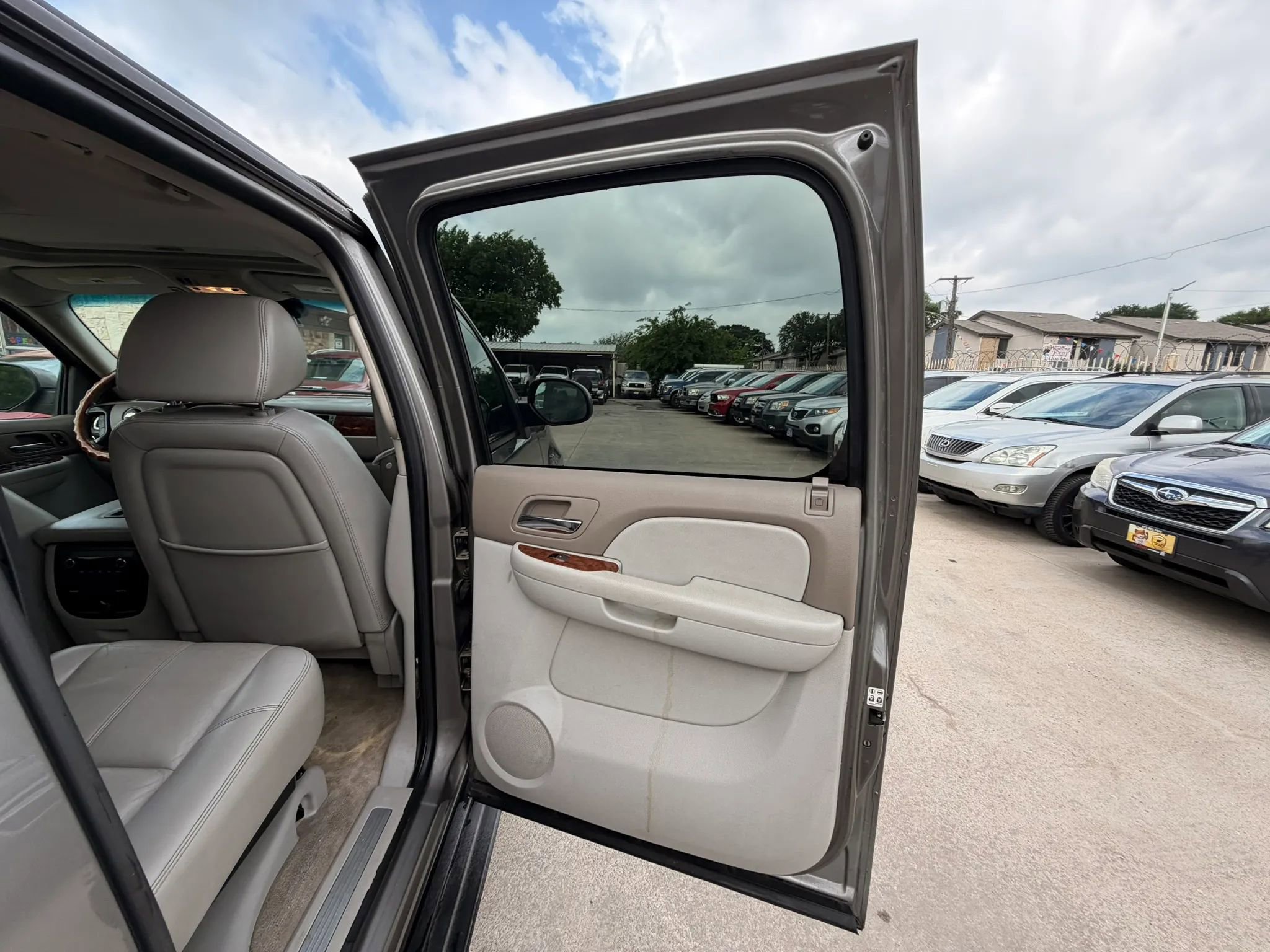 Used 2007 Chevrolet Avalanche LT w/ LT Preferred Equipment Group AWD/4WD image 29