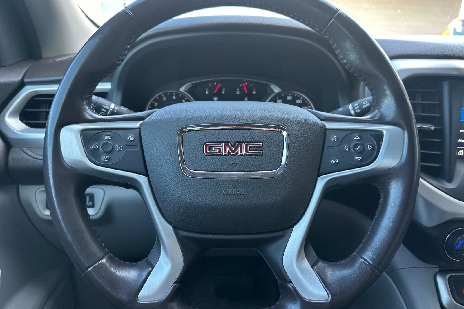 Used 2021 GMC Acadia SLT image 33