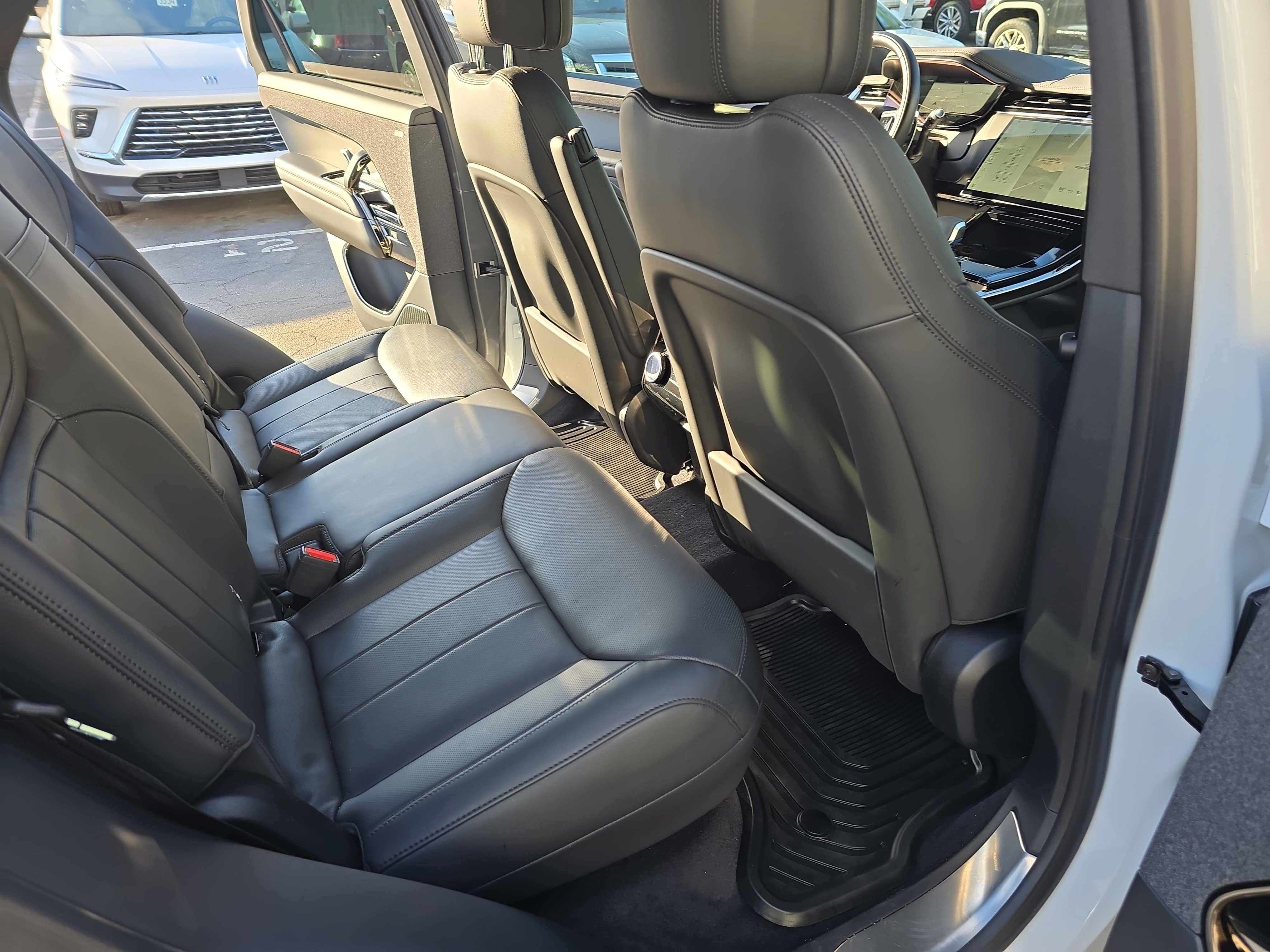 Used 2024 Land Rover Range Rover Sport SE AWD/4WD image 11