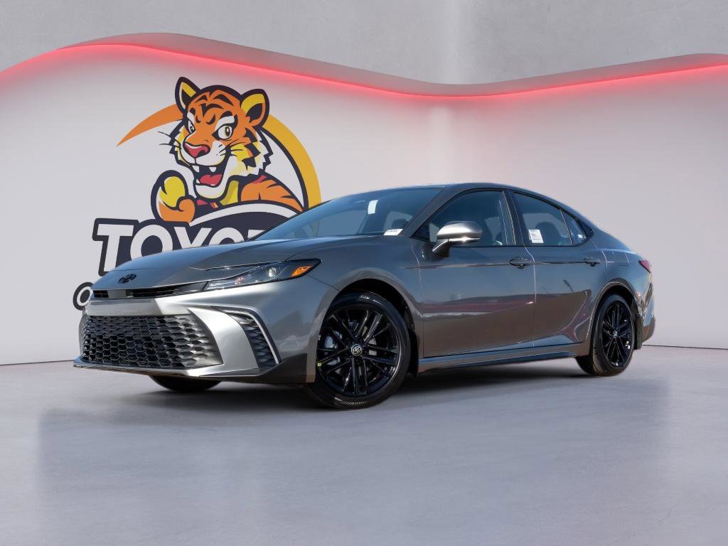 Used 2026 Toyota Camry SE FWD image 1