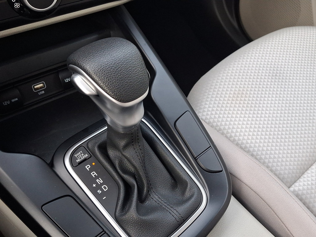 Used 2025 Kia Soul LX w/ LX Technology Package FWD image 32
