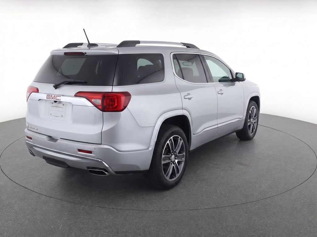 Used 2018 GMC Acadia Denali w/ Technology Package FWD image 4