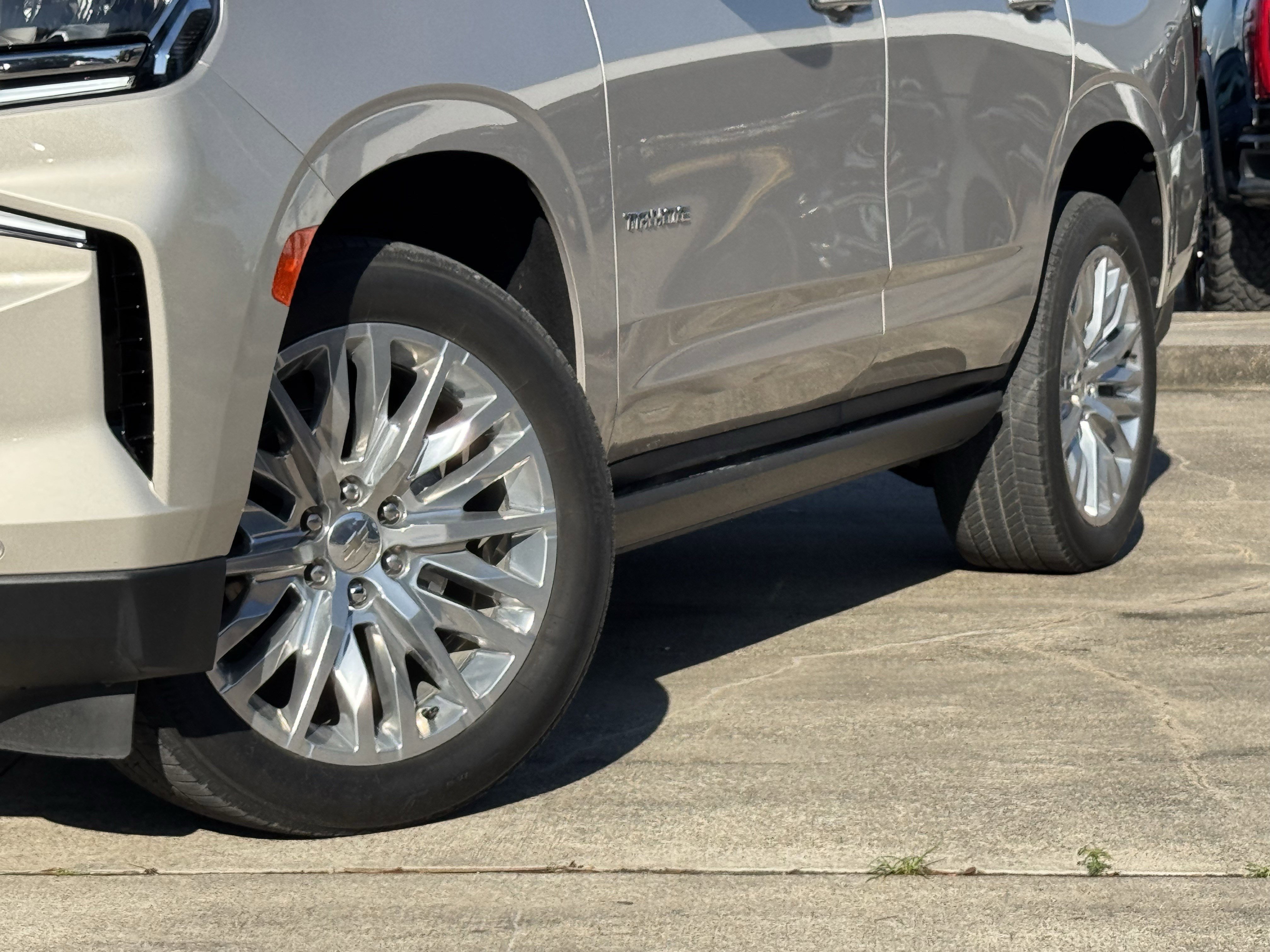 Used 2023 Chevrolet Tahoe Premier AWD/4WD image 12