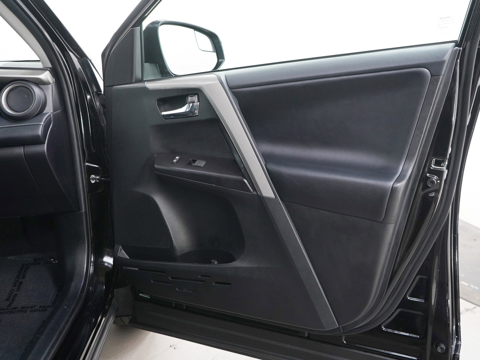 Used 2018 Toyota RAV4 XLE AWD/4WD image 9