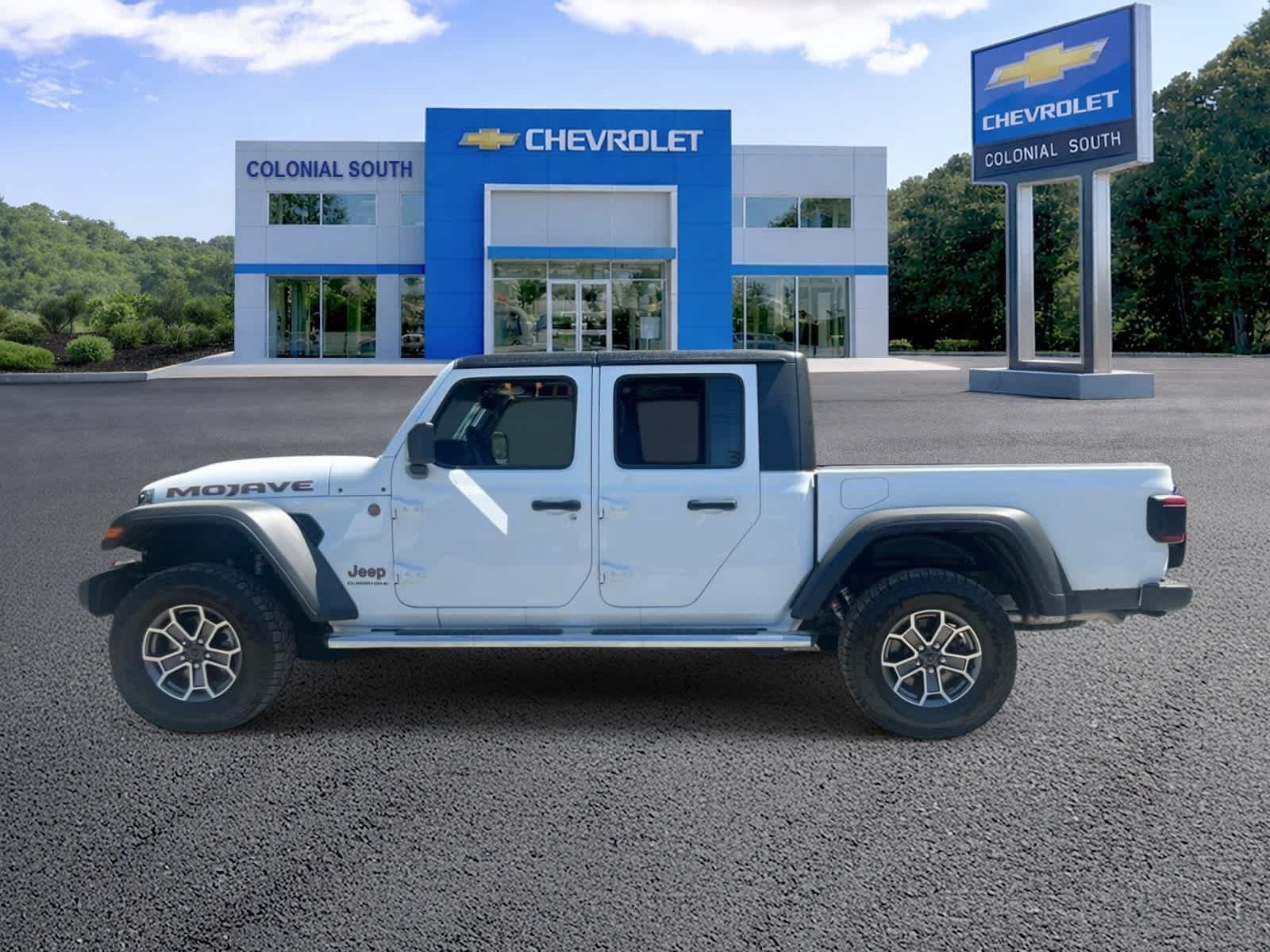 Used 2024 Jeep Gladiator Mojave w/ Convenience Group AWD/4WD image 3