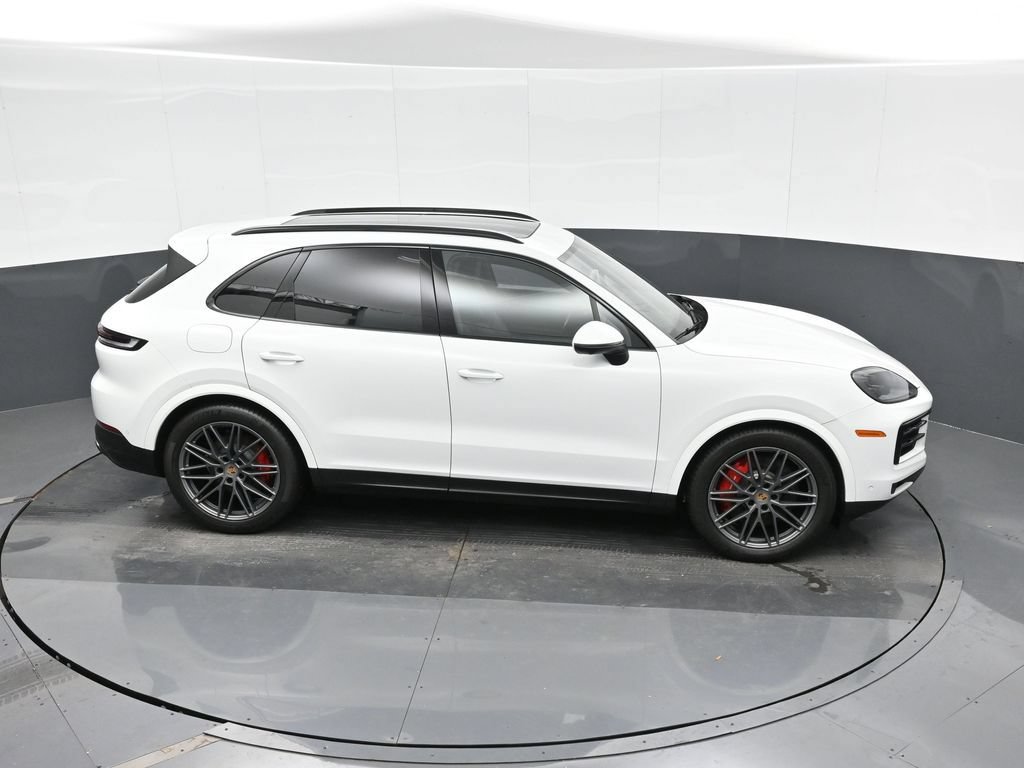 Certified 2025 Porsche Cayenne S AWD/4WD image 31