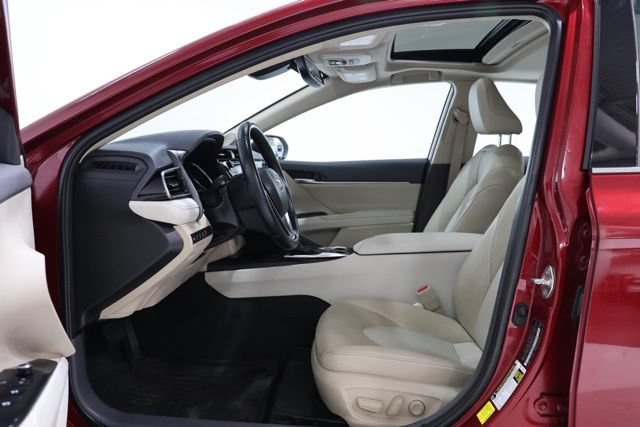 Used 2020 Toyota Camry XLE w/ Driver Assist Package FWD image 17