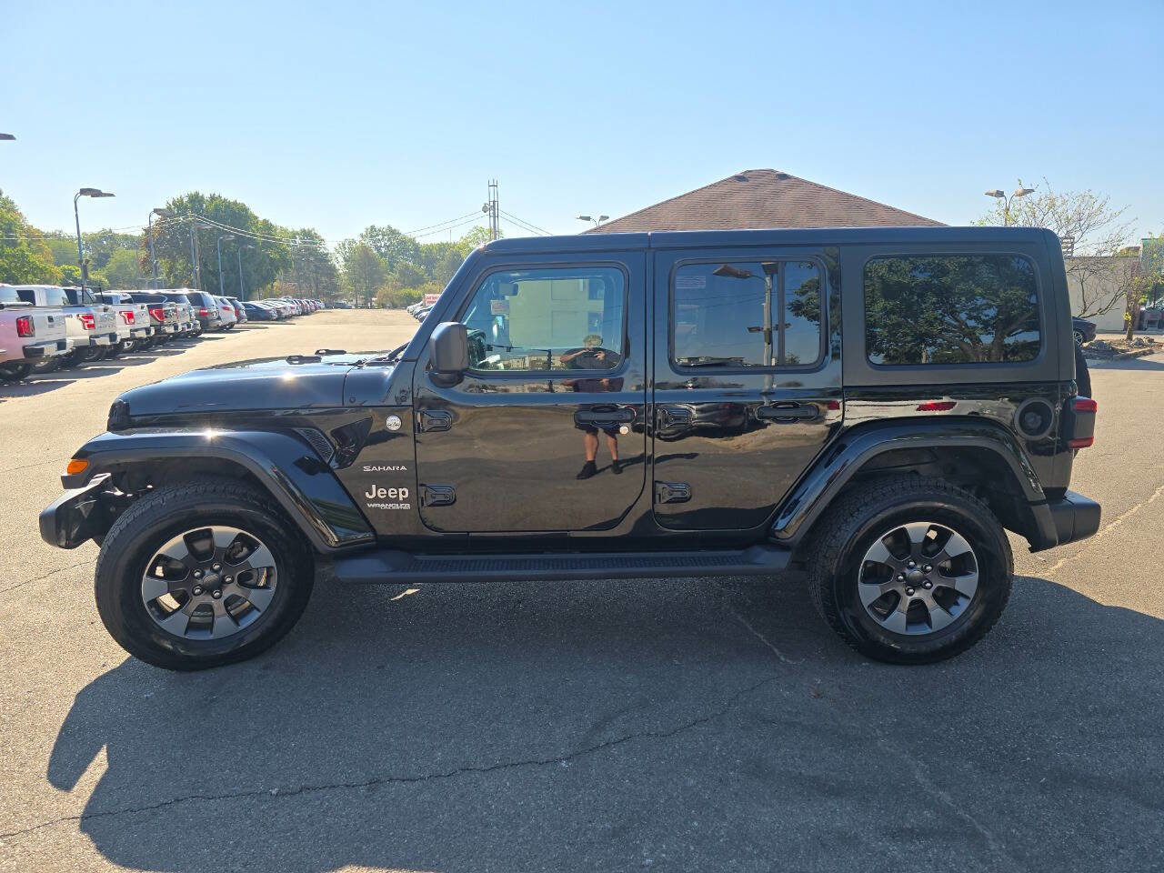 Used 2018 Jeep Wrangler Unlimited Sahara image 14