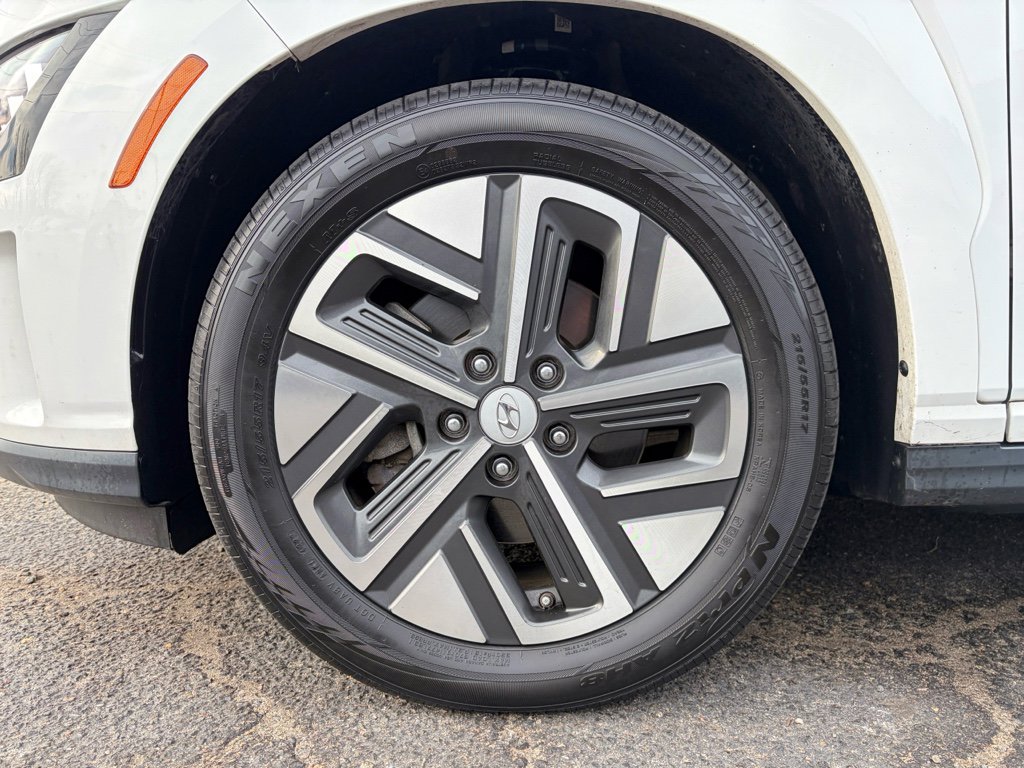 Used 2023 Hyundai Kona Limited image 32