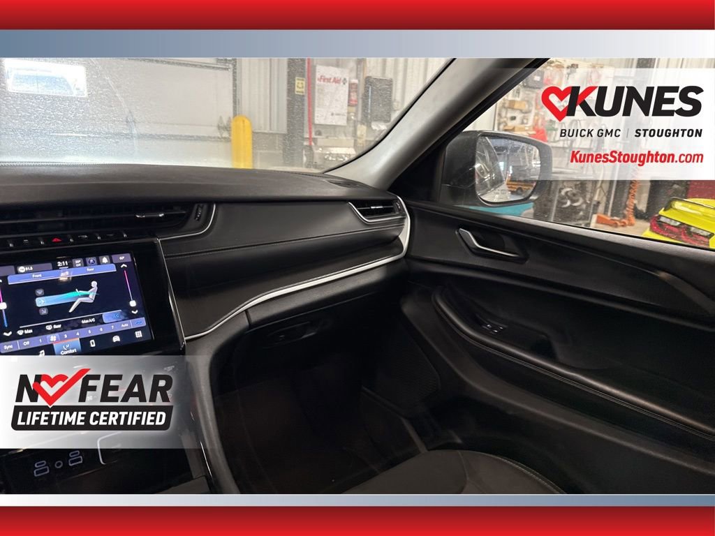 Used 2023 Jeep Grand Cherokee L Laredo image 41