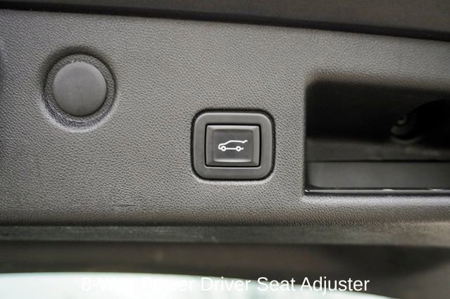 Used 2022 Chevrolet Equinox LT w/ Driver Convenience Package image 6