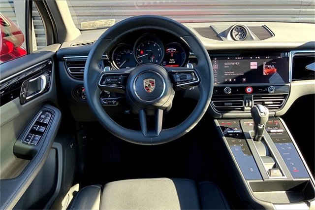 Used 2025 Porsche Macan image 23