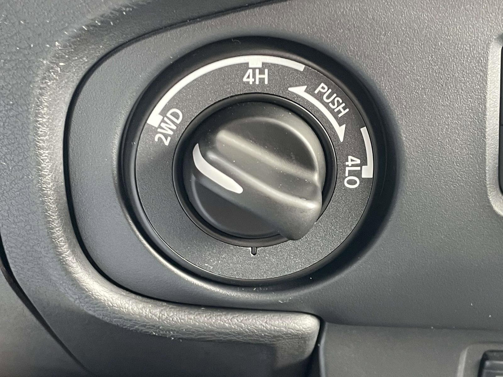 Used 2022 Nissan Frontier PRO-4X image 23