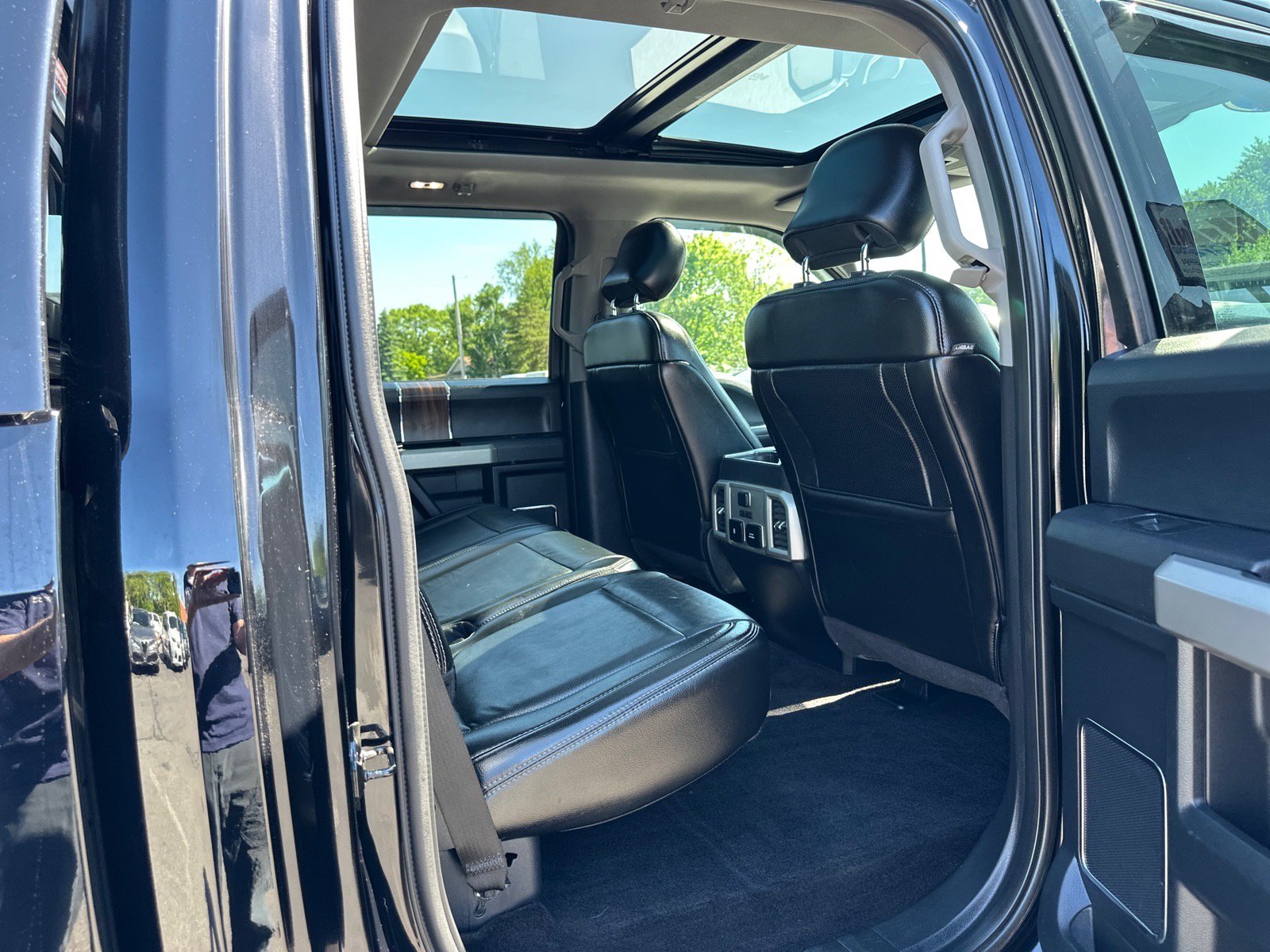 Used 2017 Ford F150 Lariat w/ Equipment Group 502A Luxury AWD/4WD image 28