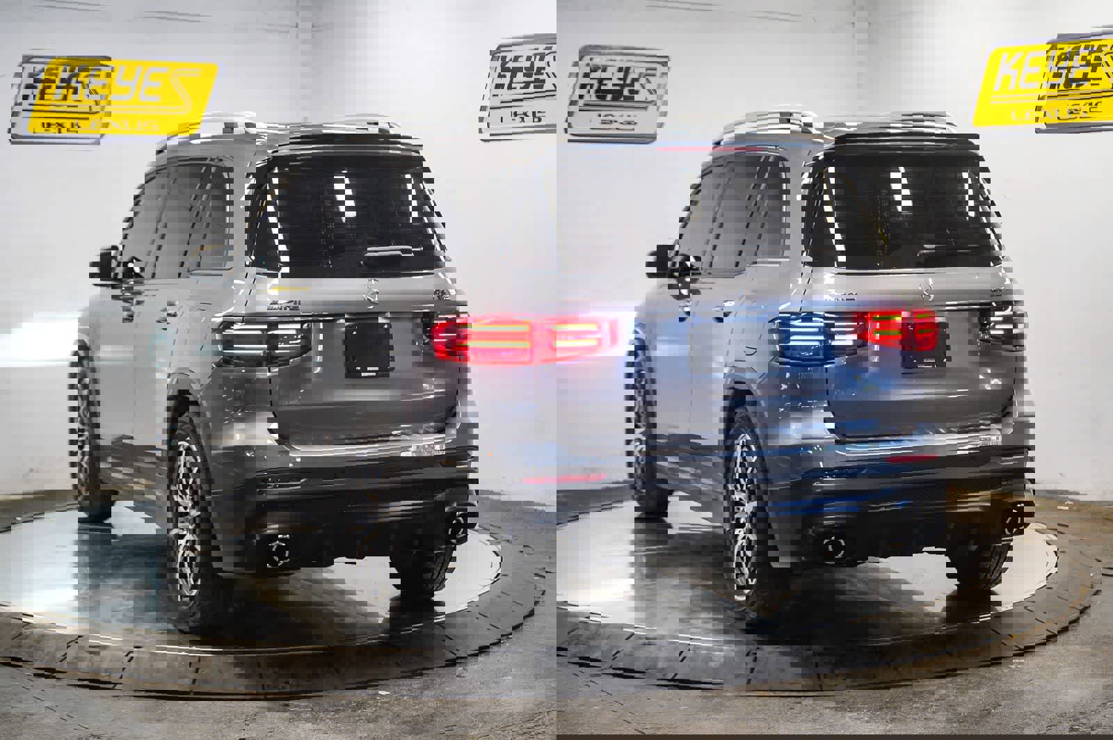 Used 2025 Mercedes-Benz GLB 35 AMG AMG GLB 35 image 2