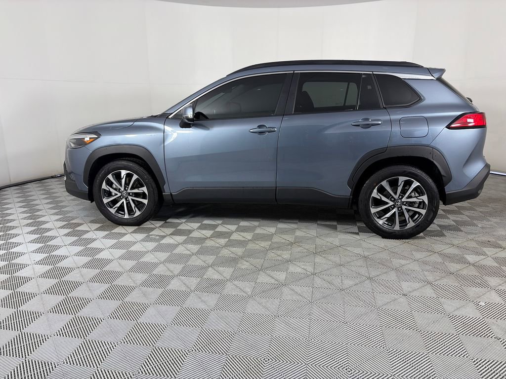 Used 2023 Toyota Corolla Cross XLE w/ Convenience Package AWD/4WD image 4