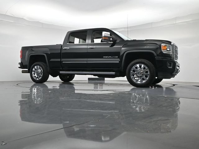 Used 2018 GMC Sierra 2500 Denali w/ Duramax Plus Package AWD/4WD image 37