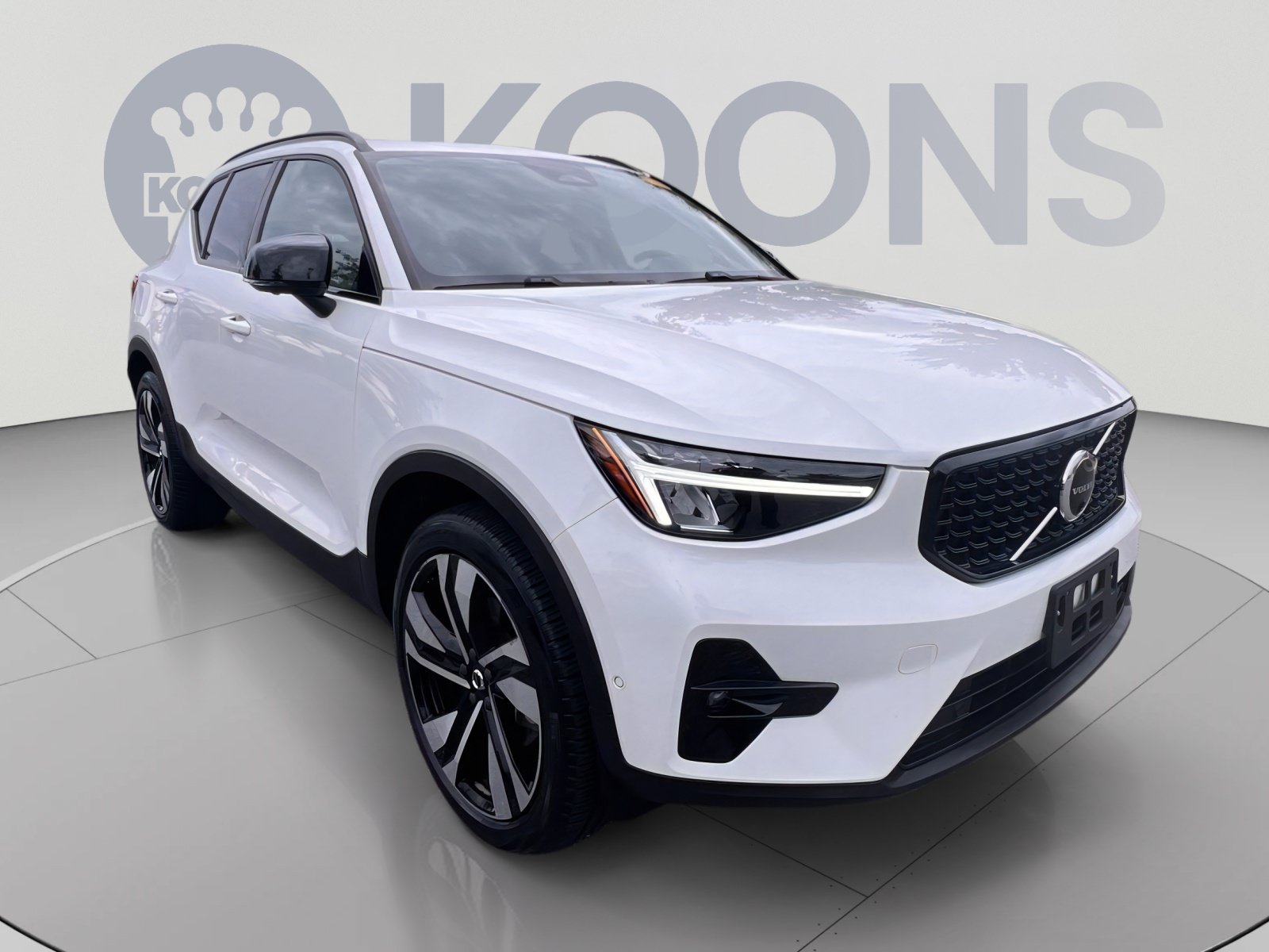 Certified 2024 Volvo XC40 B5 Plus w/ Climate Package AWD/4WD image 10