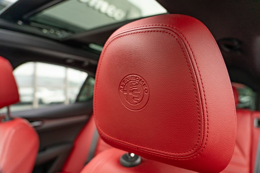 Used 2023 Alfa Romeo Stelvio Veloce AWD/4WD image 16