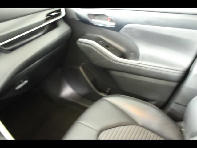 Used 2023 Toyota Highlander XSE AWD/4WD image 15