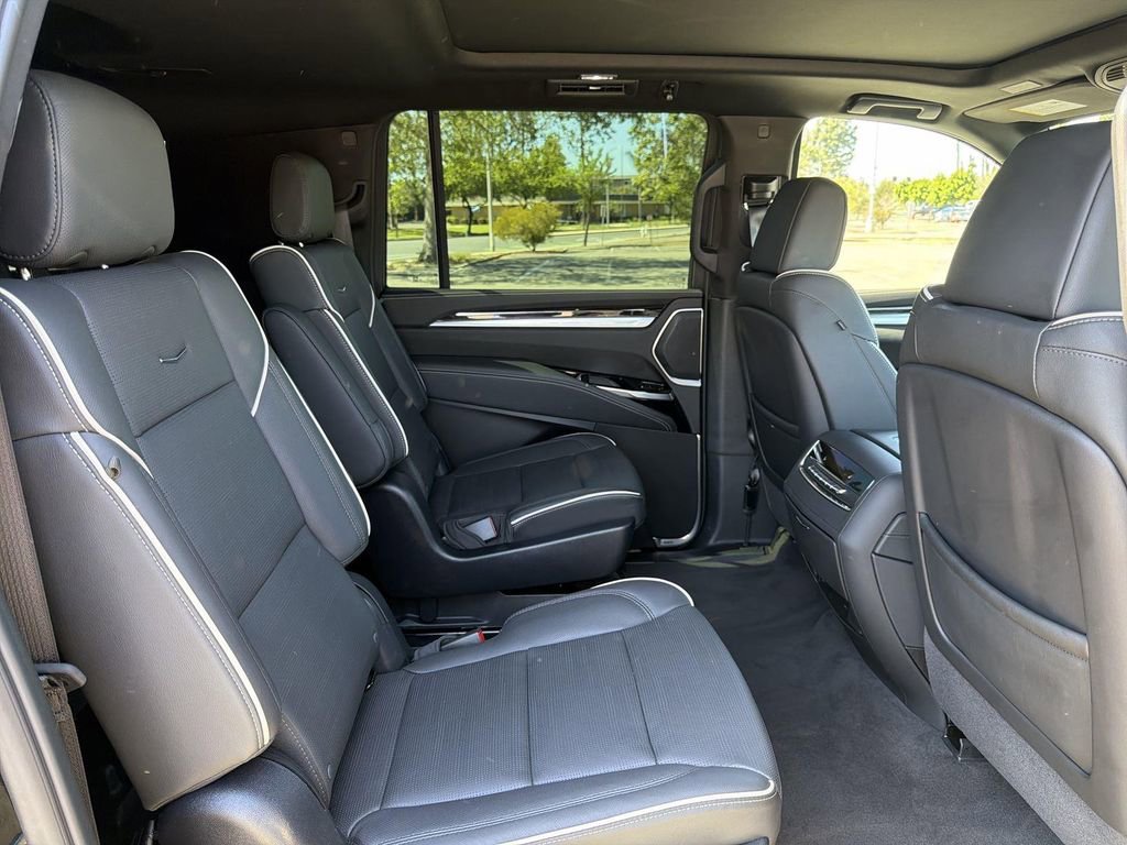 Certified 2025 Cadillac Escalade ESV Premium Luxury image 31