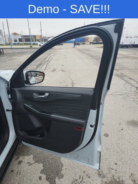 New 2026 Ford Escape SE FWD image 17