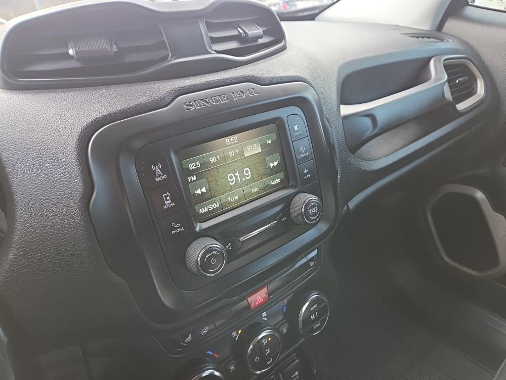 Used 2017 Jeep Renegade Latitude w/ Popular Equipment Group image 28