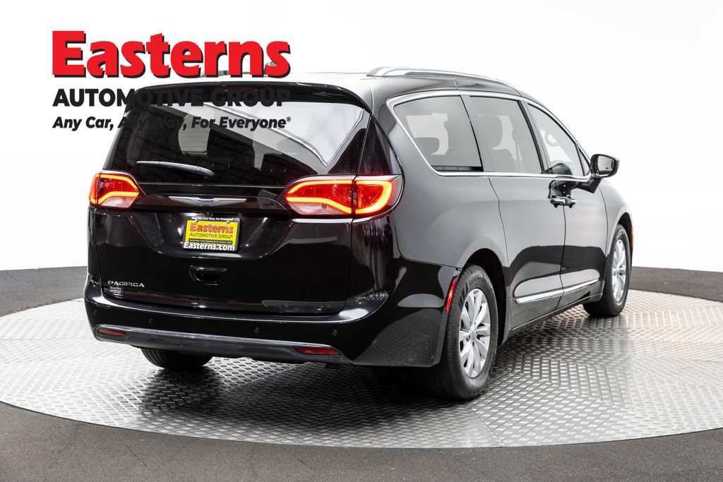 Used 2019 Chrysler Pacifica Touring-L FWD image 5