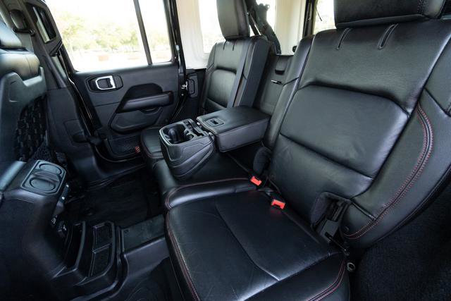 Used 2018 Jeep Wrangler Unlimited Rubicon w/ Dual Top Group image 29