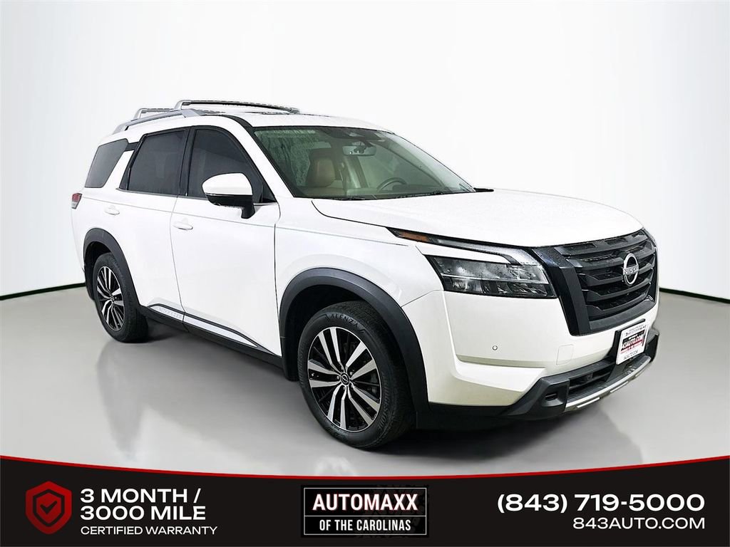 Used 2024 Nissan Pathfinder Platinum image 1