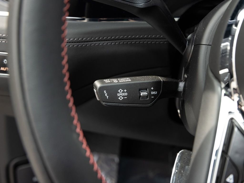 Used 2025 Bentley Bentayga V8 image 45