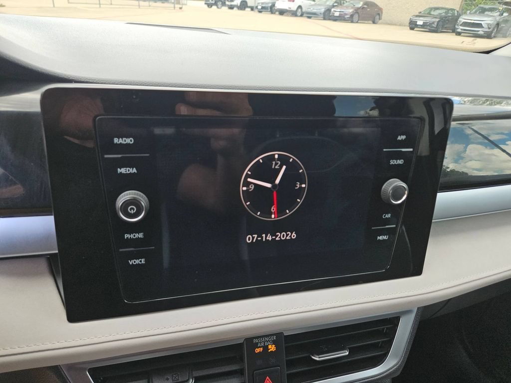 Used 2025 Volkswagen Taos SE FWD image 21