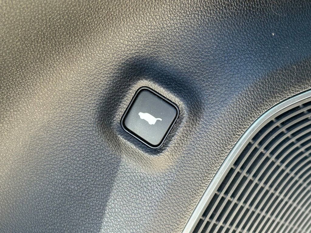 Used 2023 Acura MDX A-Spec image 31