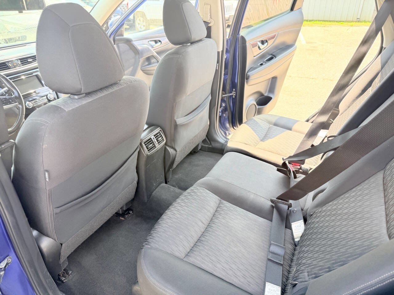 Used 2018 Nissan Rogue SV image 25