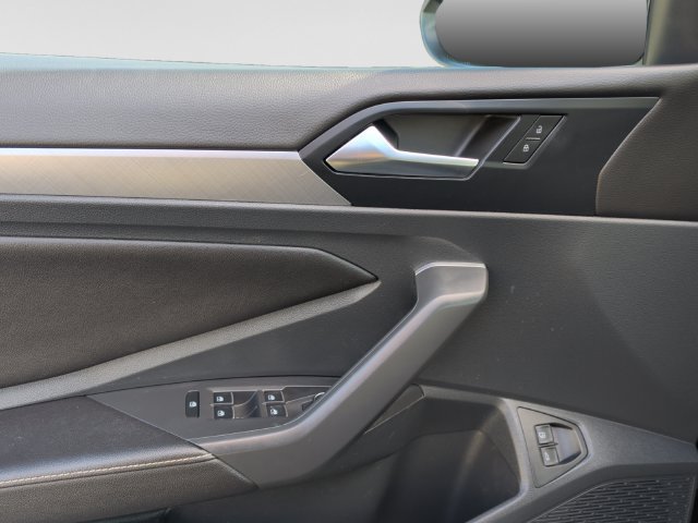 Certified 2023 Volkswagen Jetta SE w/ Panoramic Sunroof Package FWD image 10