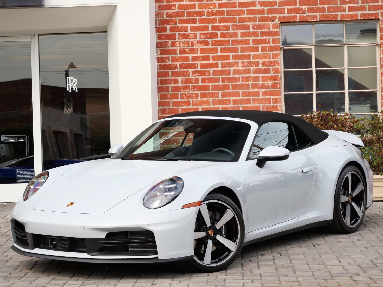 Used 2025 Porsche 911 Carrera RWD image 3