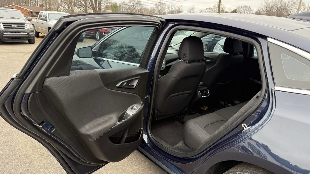 Used 2017 Chevrolet Malibu LT image 13