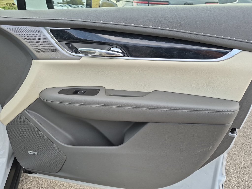 Certified 2025 Cadillac XT6 Premium Luxury w/ LPO, Floor Liner Package AWD/4WD image 33