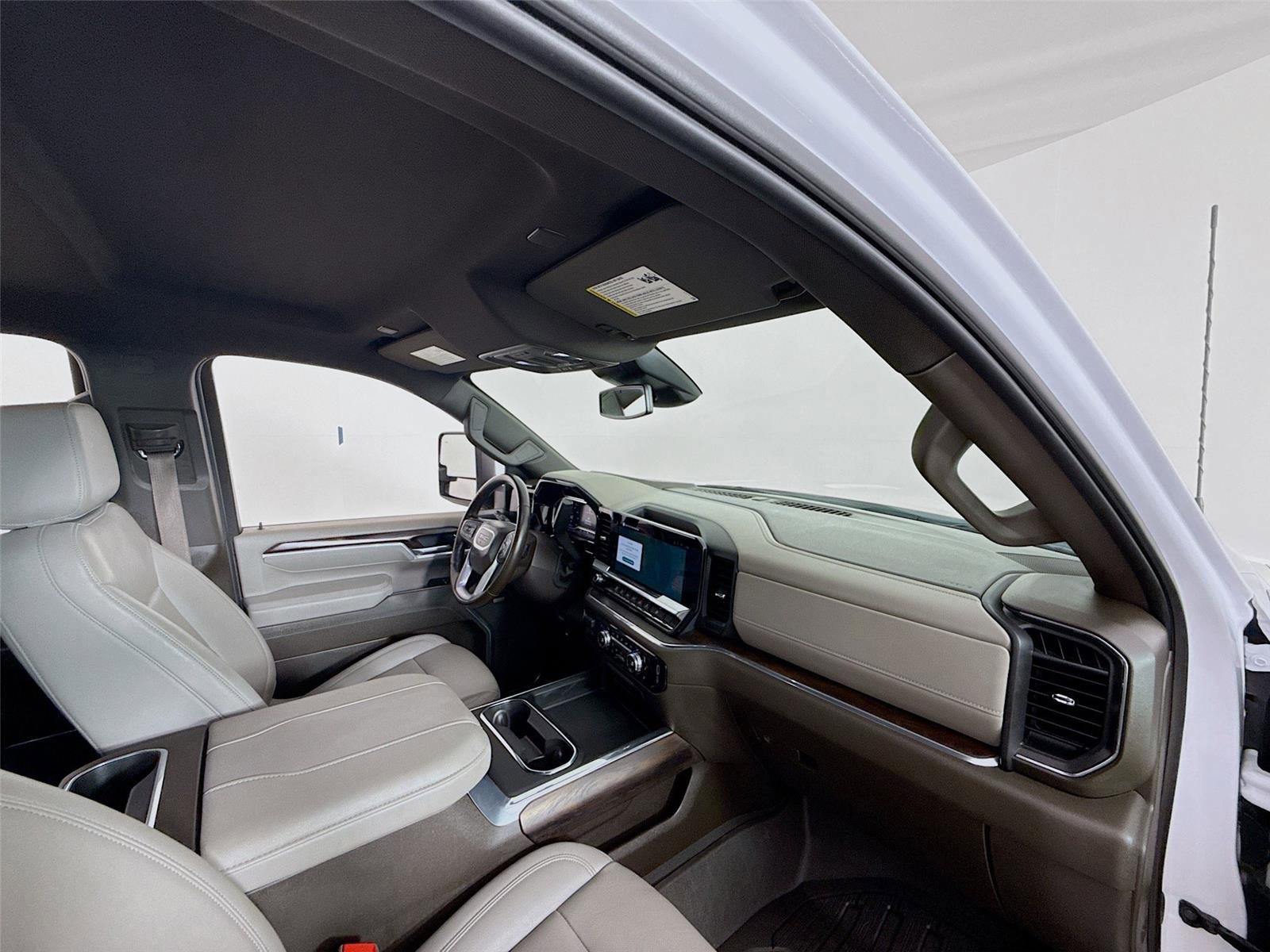 Used 2025 GMC Sierra 3500 SLT w/ SLT Convenience Package image 24