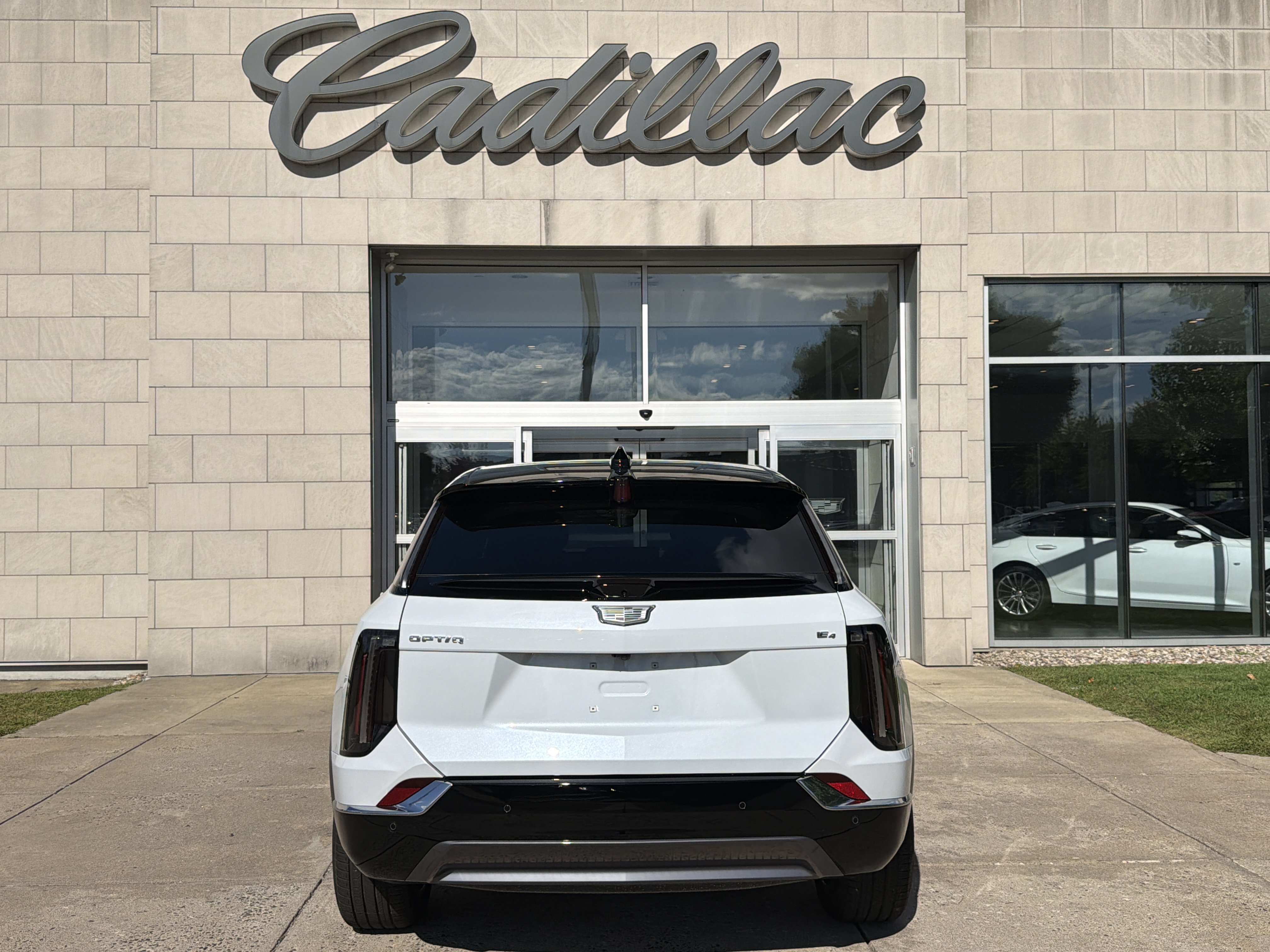New 2027 Cadillac Optiq Premium Luxury w/ LPO, Floor Liner Package AWD/4WD image 6