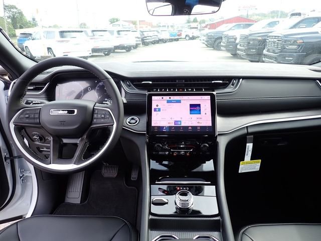 New 2025 Jeep Grand Cherokee Limited w/ Black Appearance Package AWD/4WD image 14