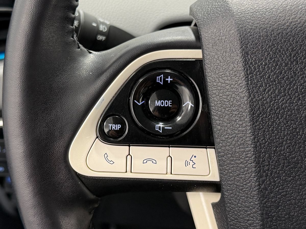 Used 2019 Toyota Prius Prime Advanced w/ Carpet Mat Package FWD image 17