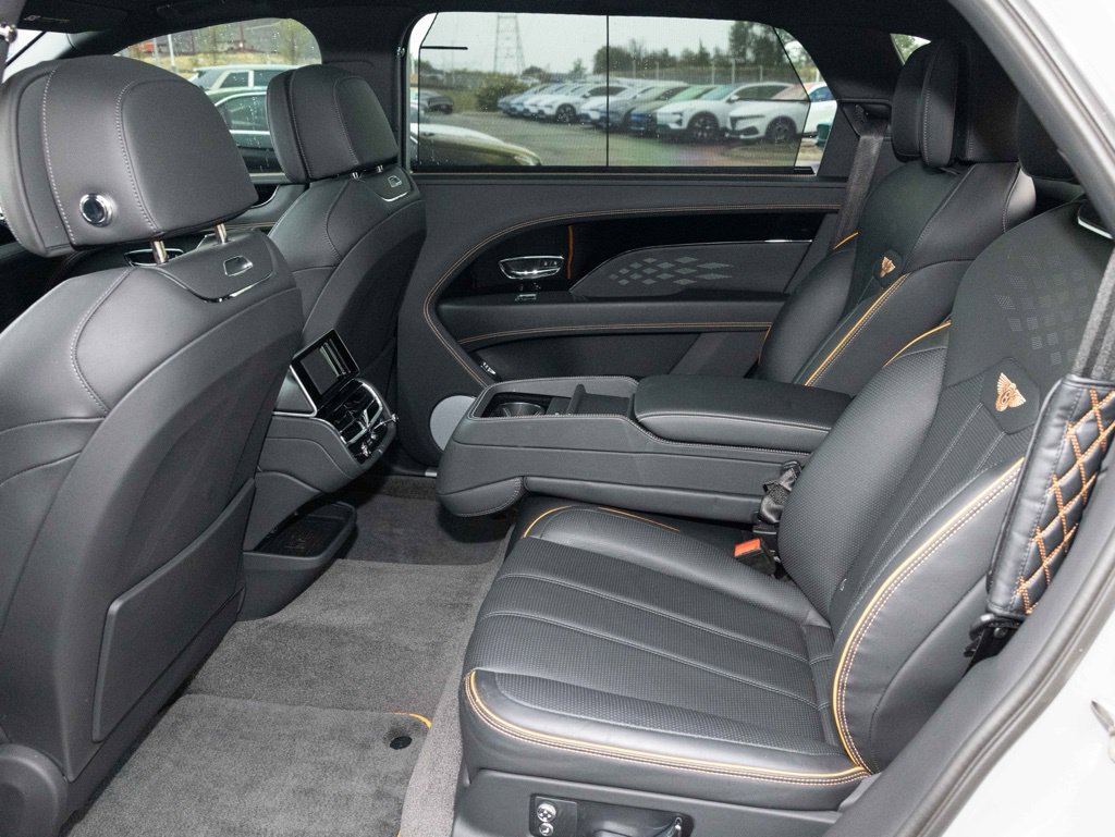 Used 2024 Bentley Bentayga Extended Wheelbase AWD/4WD image 57
