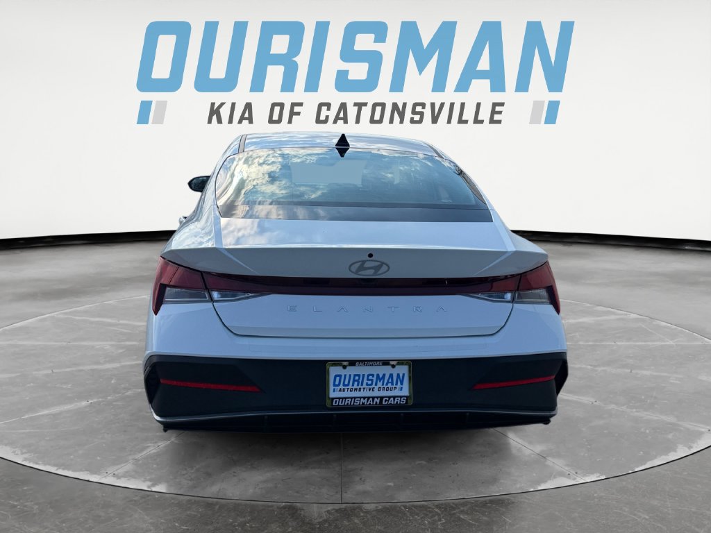 Used 2026 Hyundai Elantra SE w/ Cargo Package FWD image 5