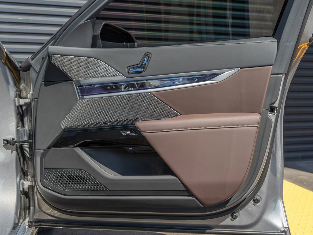 Used 2025 BMW 740i 740i image 32