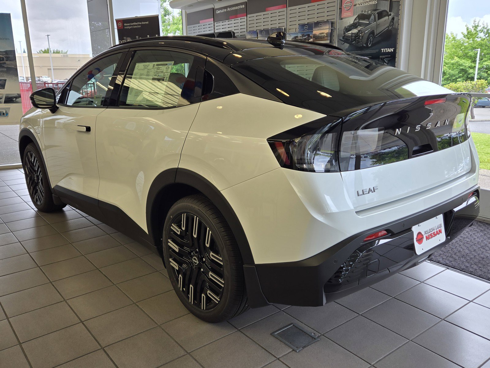 New 2026 Nissan Leaf Platinum+ w/ Cargo Package (Platinum+) FWD image 4