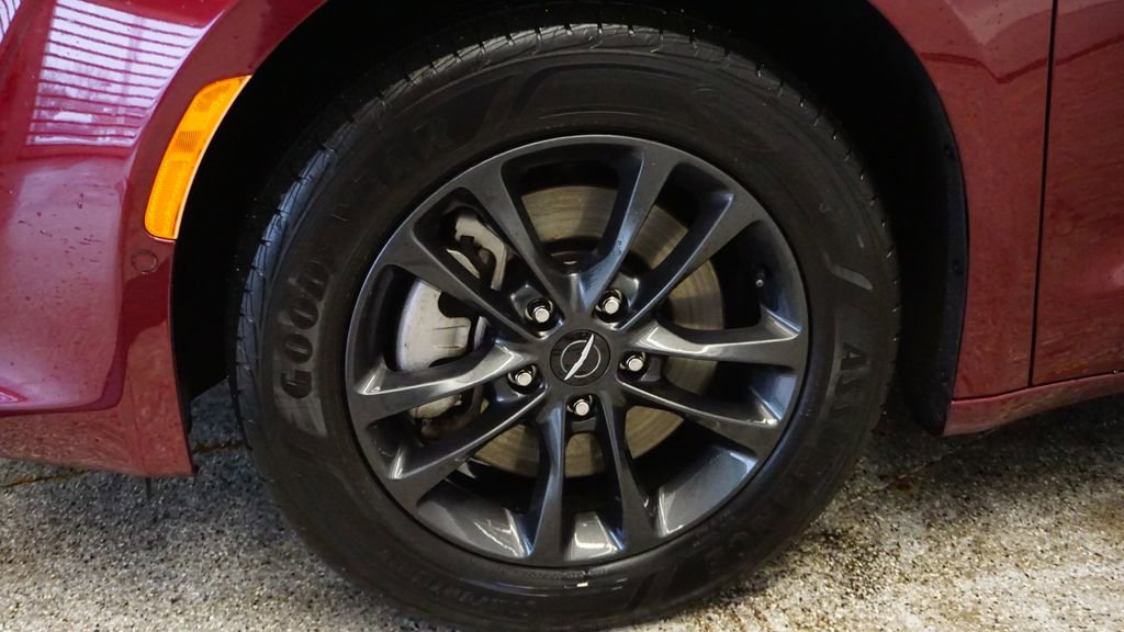 Certified 2020 Chrysler Pacifica Touring-L w/ Advanced Safetytec Group image 13